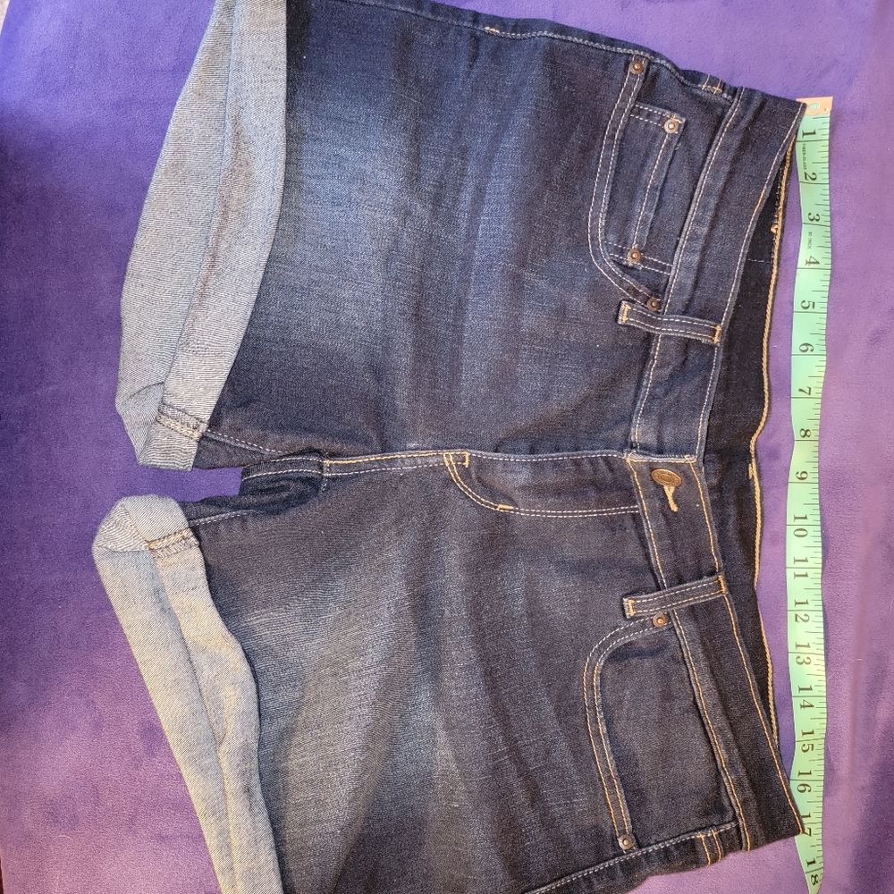 Levi's dark wash stretch shorts sz 31
